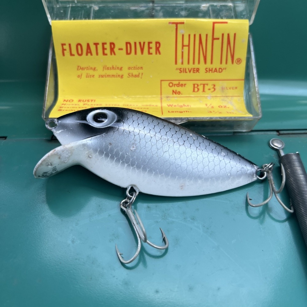 Vintage New Storm THIN FIN Fishing Lure Floater Diver Fish Bait Silver Shad BT-3